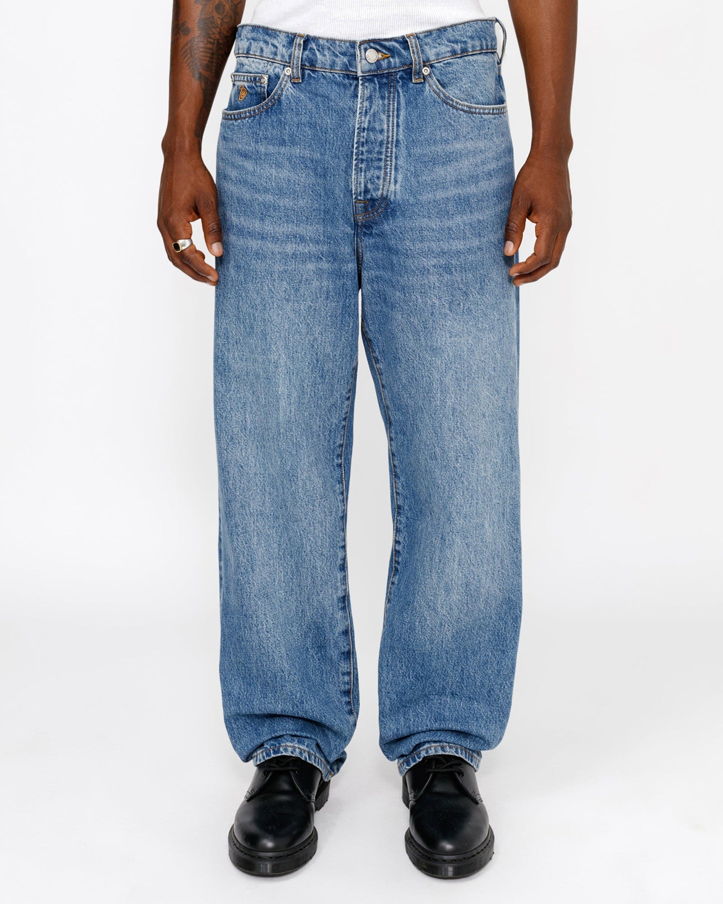 NOUVEAU JEAN CLASSIQUE EN DENIM