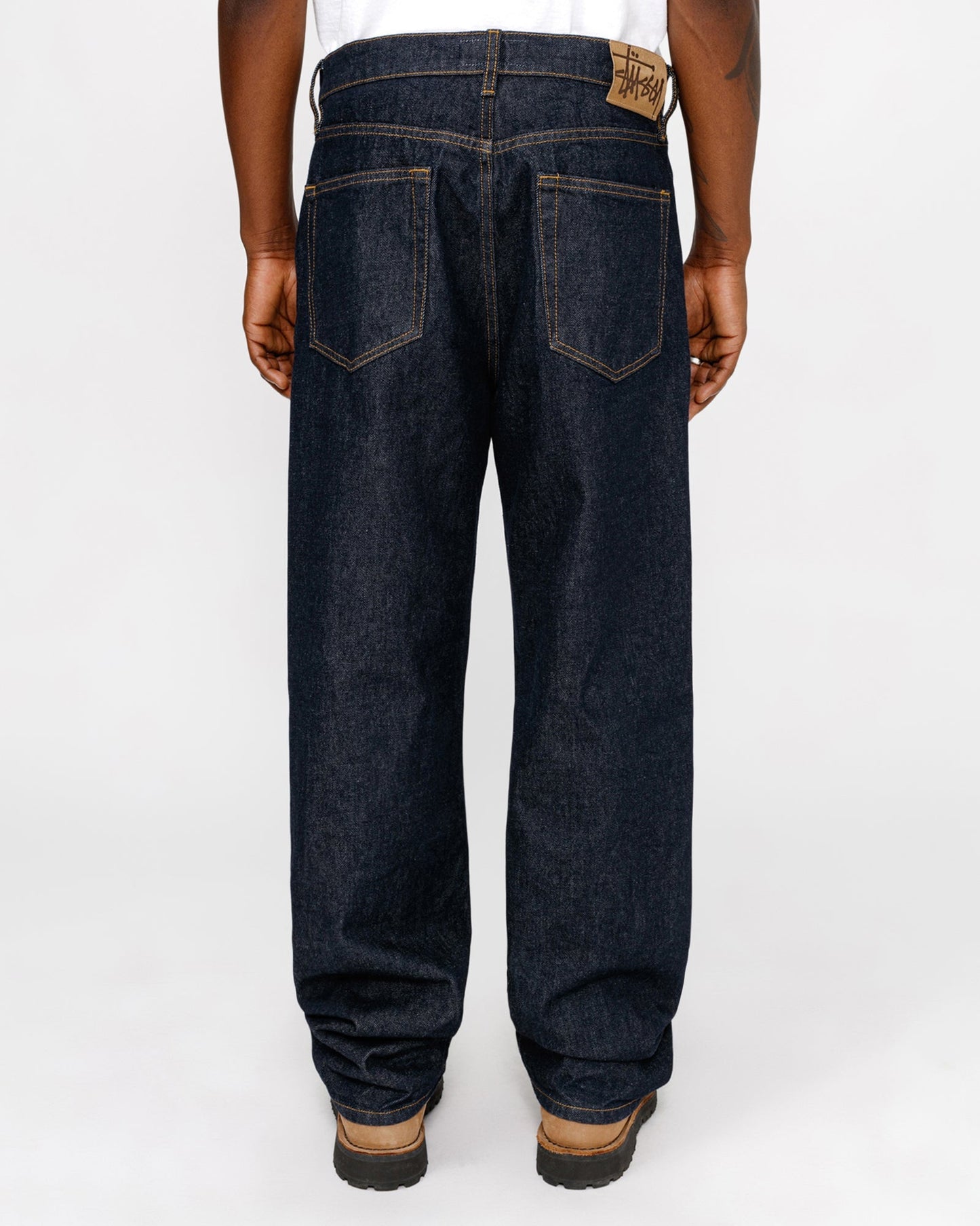 NOUVEAU JEAN CLASSIQUE EN DENIM